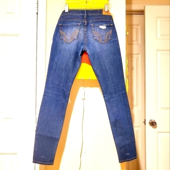 Hollister | Skinny Distressed Jean - Picture 2 of 4